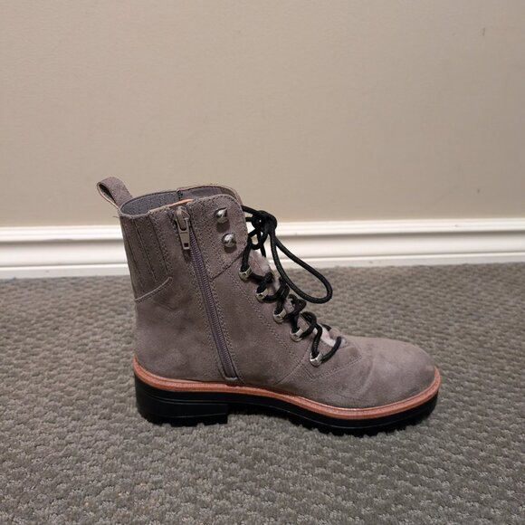 EUC Nine West Ivani Sherpa Combat Boots Size 6.5 Taupe Colour - Picture 2 of 7